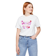 “Floral Butterfly Women Tee – Casual Summer Shirt, Butterfly Design T-Shirt, Gift for Nature Lovers, Spring Fashion Top, Oni mẹ (Mother in Urhobo)” ✅