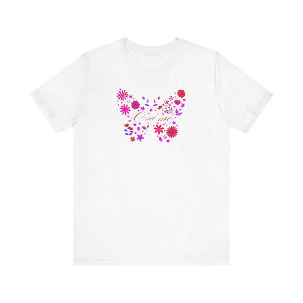 “Floral Butterfly Women Tee – Casual Summer Shirt, Butterfly Design T-Shirt, Gift for Nature Lovers, Spring Fashion Top, Oni mẹ (Mother in Urhobo)” ✅