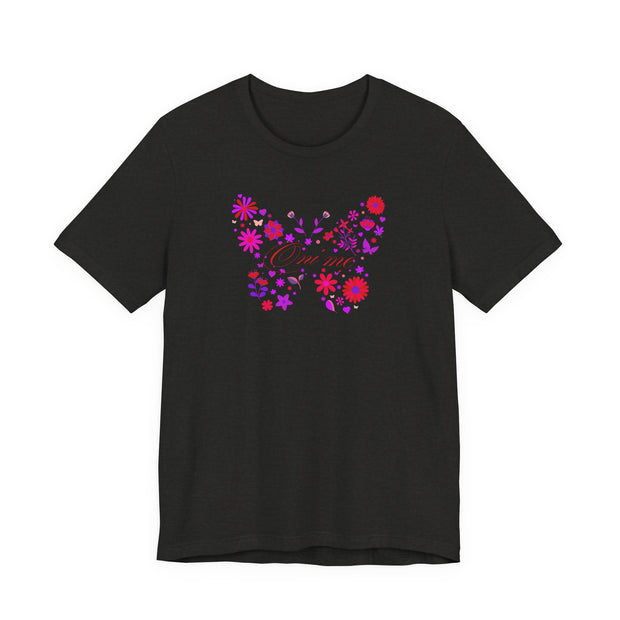 “Floral Butterfly Women Tee – Casual Summer Shirt, Butterfly Design T-Shirt, Gift for Nature Lovers, Spring Fashion Top, Oni mẹ (Mother in Urhobo)” ✅