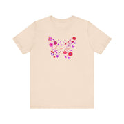 “Floral Butterfly Women Tee – Casual Summer Shirt, Butterfly Design T-Shirt, Gift for Nature Lovers, Spring Fashion Top, Oni mẹ (Mother in Urhobo)” ✅