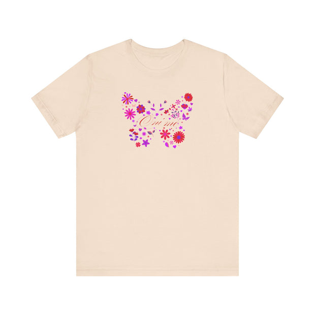 “Floral Butterfly Women Tee – Casual Summer Shirt, Butterfly Design T-Shirt, Gift for Nature Lovers, Spring Fashion Top, Oni mẹ (Mother in Urhobo)” ✅