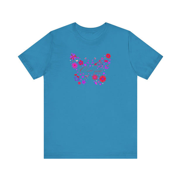 “Floral Butterfly Women Tee – Casual Summer Shirt, Butterfly Design T-Shirt, Gift for Nature Lovers, Spring Fashion Top, Oni mẹ (Mother in Urhobo)” ✅